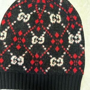 Gucci Red and Black Knit Hat with GG logo-brand new